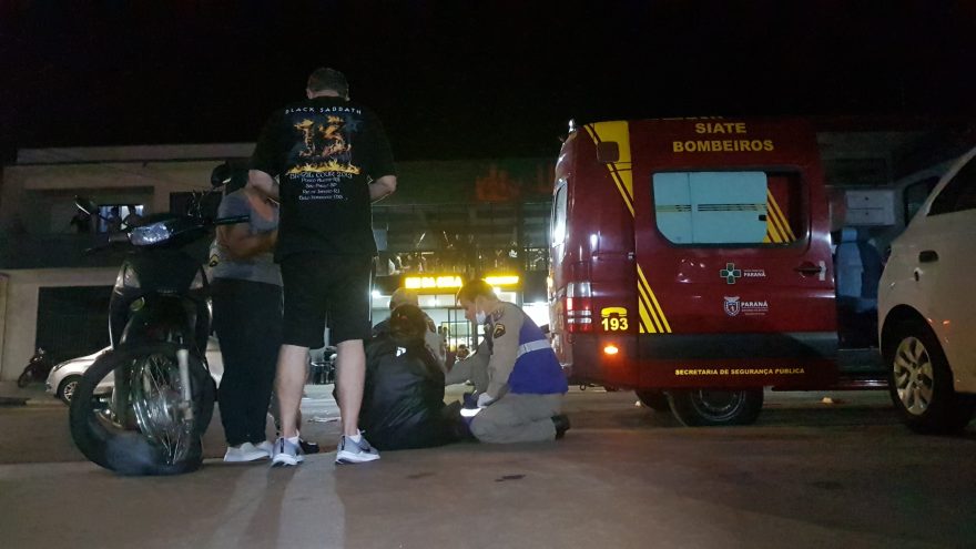 Condutora de moto fica ferida em acidente no Paulo Godoy