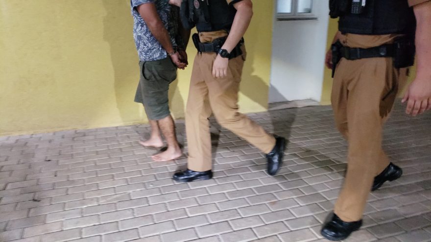 Homem é detido após desacatar equipe policial no 14 de Novembro