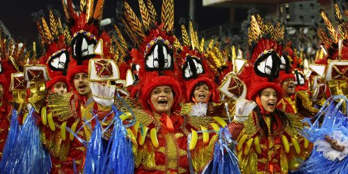 Imagem referente a Vai-Vai abre segundo dia desfiles no sambódromo paulistano