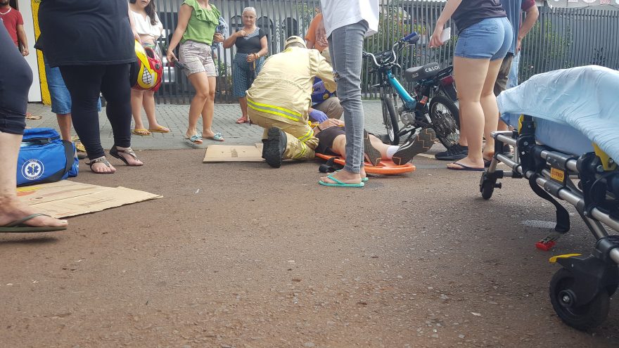 Colisão entre carro e moto mobiliza Corpo de Bombeiros ao Coqueiral