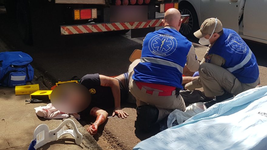 Ciclista fica ferido em acidente na Rua das Palmeiras