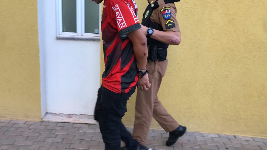 Filho é preso com maconha após quebrar toda a casa da mãe no interlagos
