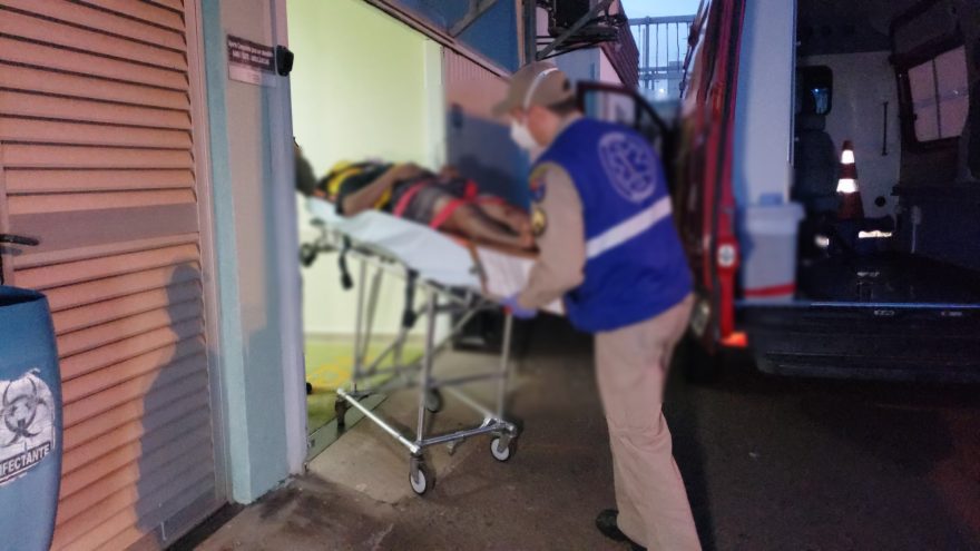 Adolescente fica ferido em acidente entre duas mobiletes no Cascavel Velho