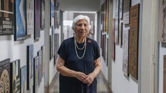 Pioneira na física, professora lembra carreira de quase 70 anos na USP