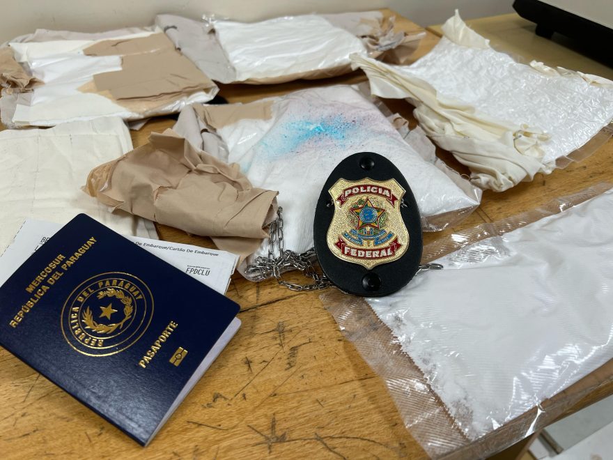 Homem com cocaína oculta no corpo é preso pela PF no Aeroporto de Foz