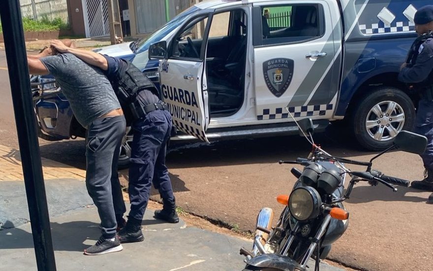 GM prende indivíduo em posse de moto furtada no Santa Felicidade