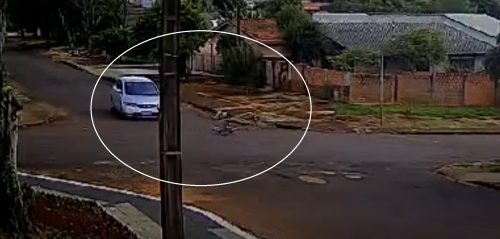 Imagem referente a Câmera mostra o momento em que criança é arremessada durante acidente no Floresta