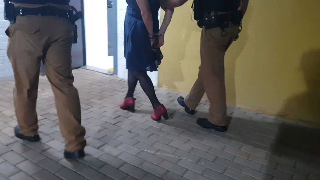 Condutora é detida após resistir a abordagem de trânsito no Santa Cruz