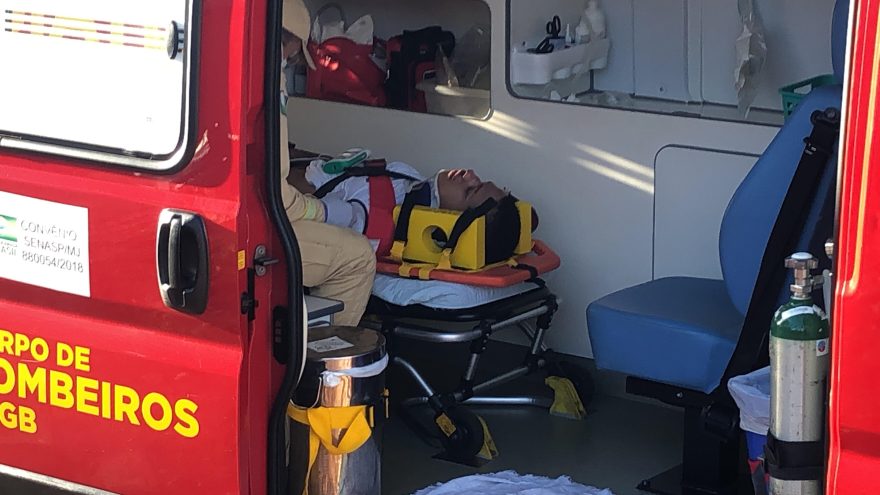 Jovem sofre ferimentos moderados em acidente de trânsito na Rua Europa, no Periolo