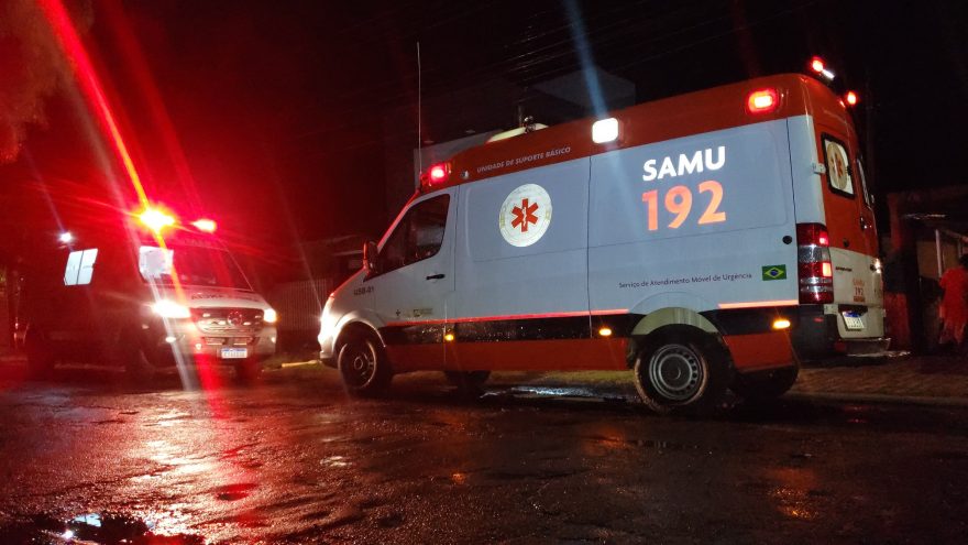 Com apoio médico, mulher é socorrida pelo Samu no Bairro Alto Alegre