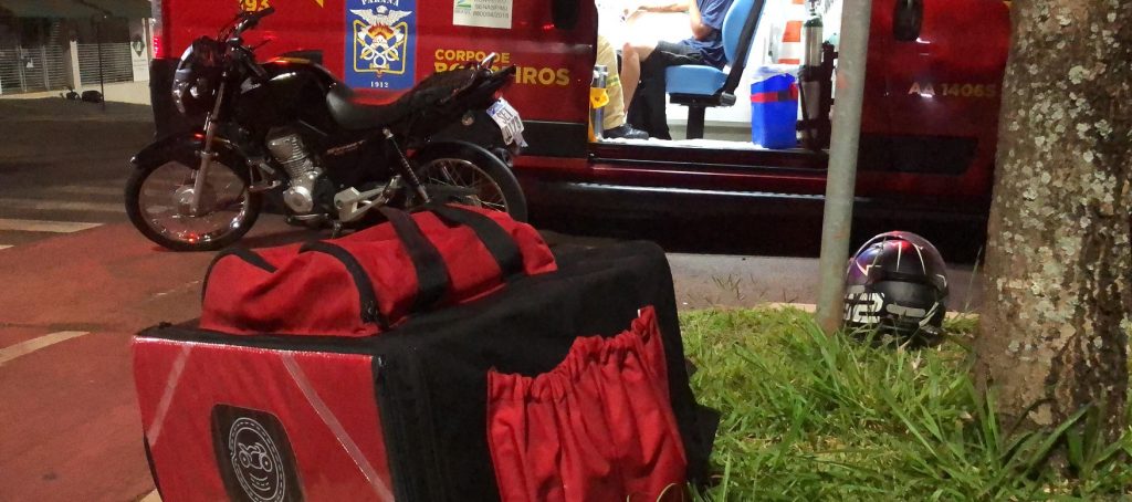 Entregador fica ferido em acidente entre motos no Bairro São Cristóvão