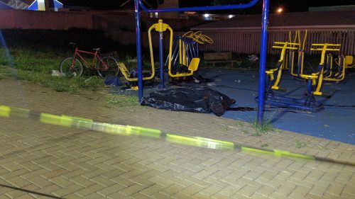 Imagem referente a Arma de rajada e mortes: DH investiga triplo homicídio no Tarumã