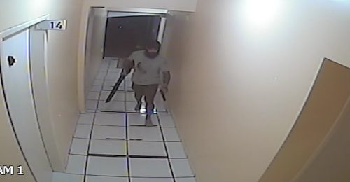 Imagem referente a Câmera flagra homem armado em Hotel no Centro