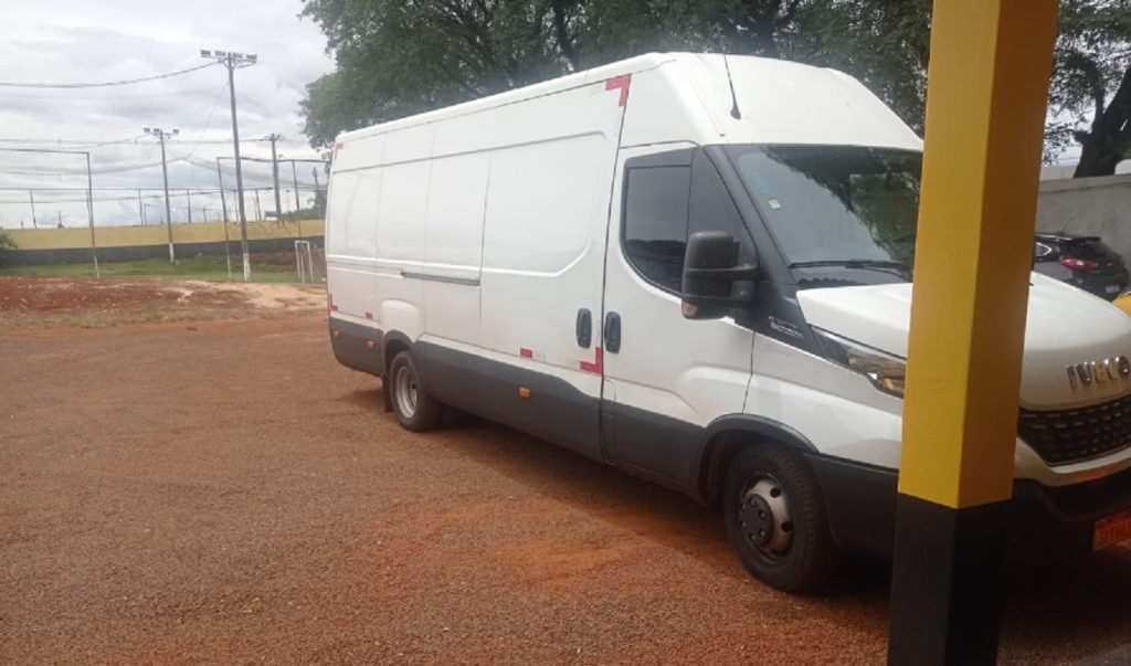 Micro-ônibus com mandado de busca e caminhão com R$ 23 mil em débitos são alvos da Operação Carnaval