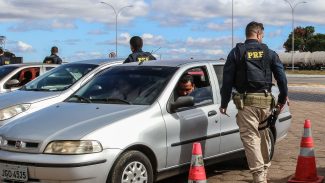 PRF orienta motoristas na volta para casa após o carnaval