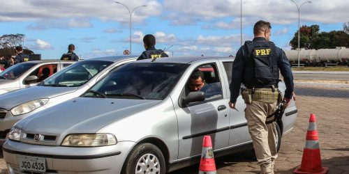 Imagem referente a PRF orienta motoristas na volta para casa após o carnaval