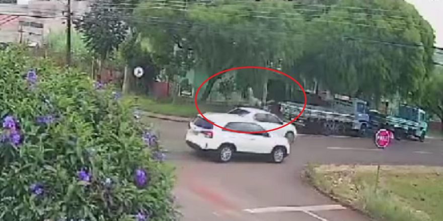 Câmera registra acidente que deixou ciclista gravemente ferido na Rua das Palmeiras