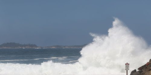 Imagem referente a Marinha emite aviso de ressaca do mar com ondas de 2,5m no Rio