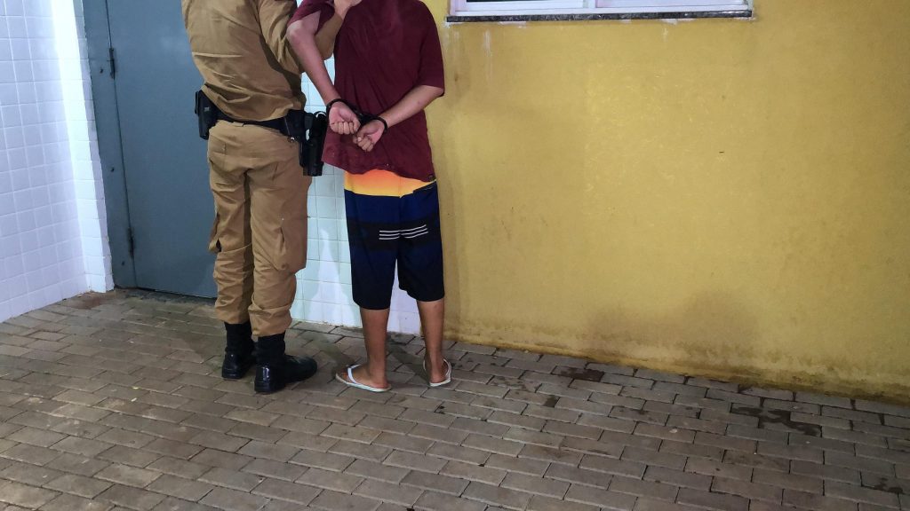 Menor em posse de drogas é apreendido pela PM no Bairro XIV de Novembro