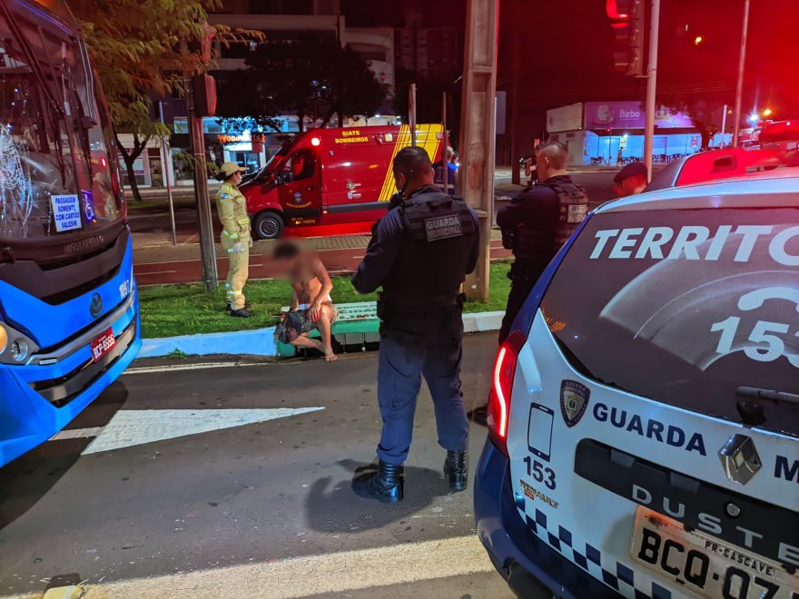 Homem é esfaqueado em briga na Praça da Bíblia