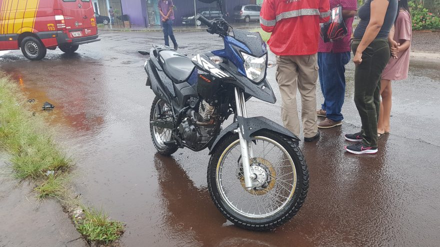 Motociclista fica ferido após se envolver em colisão com HB20 no Cascavel Velho