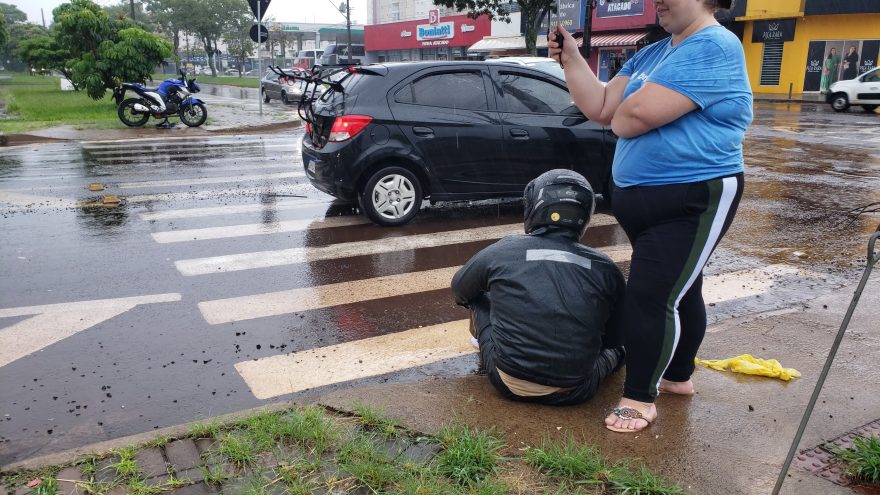 Terceira colisão entre carro e moto no início da manhã deixa mais um motociclista ferido