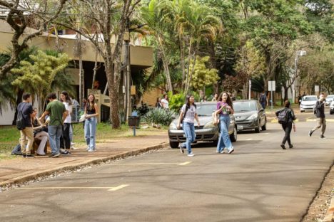 Vestibulares e PAS 2023 da UEM: termina no domingo prazo para ingressar na lista de espera
