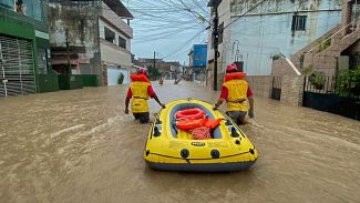 Recife tem áreas alagadas e aulas remotas, após fortes chuvas