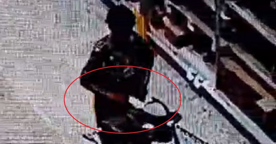 Mulher é flagrada escondendo produtos nas roupas durante furto em supermercado da região Sul