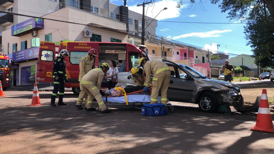 Idosa é socorrida pelo Siate após acidente na Rua Nereu Ramos