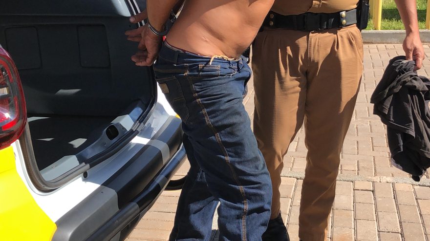 Indivíduo bate na mulher e é preso pela PM