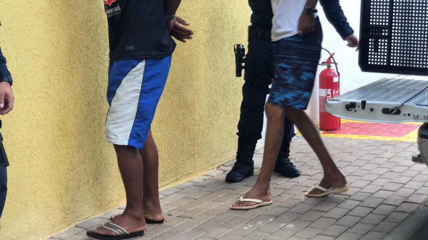 Dupla tenta extorquir vítima que teve IPhone furtado, mas acaba presa pela GM