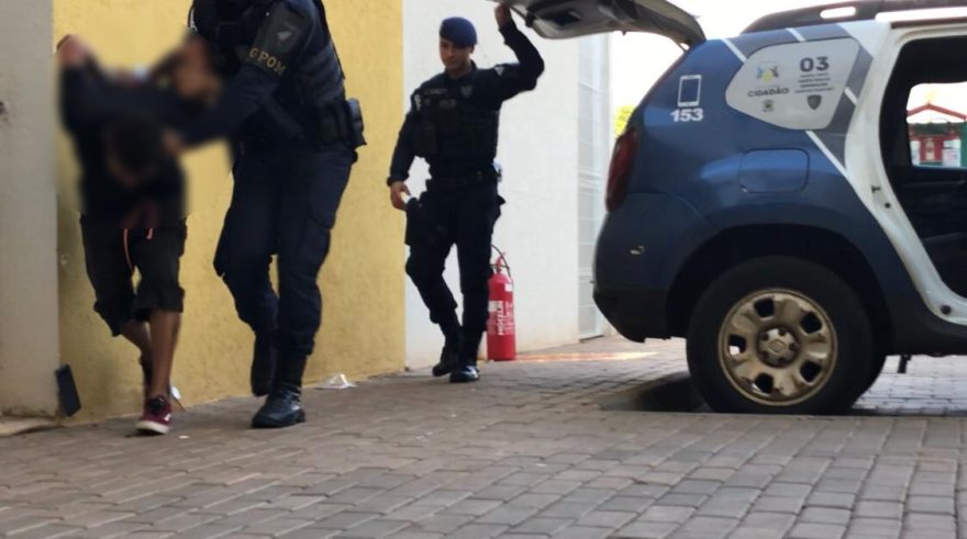 Homem é preso após desacatar Guarda Municipal na Avenida Brasil