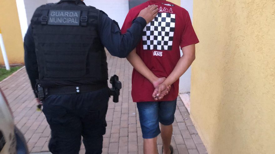 Rapaz é preso no Esmeralda com Escort furtado em Toledo