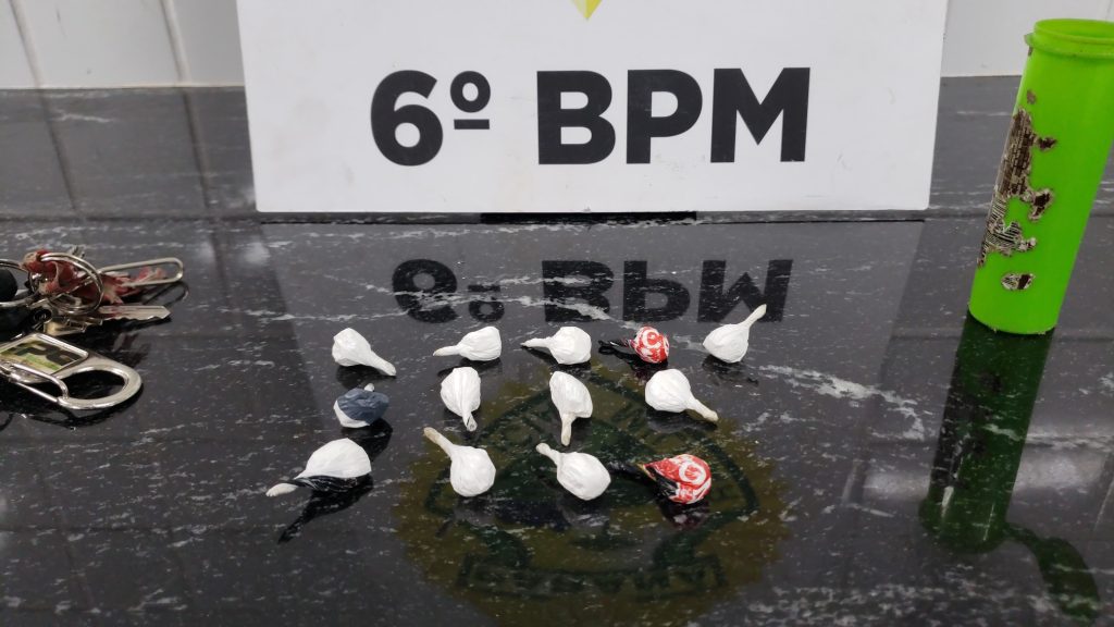 Suspeito de tráfico de drogas é detido com cocaína no carro no Cascavel Velho
