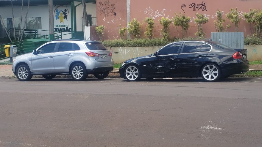 BMW e ASX se envolvem em colisão no Centro de Cascavel