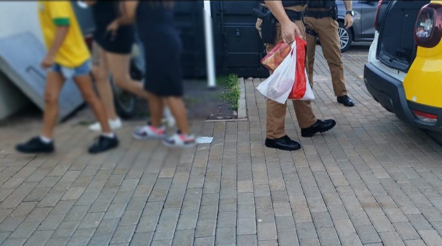 Adolescente e duas crianças são apreendidas por furto em loja no Shopping JL