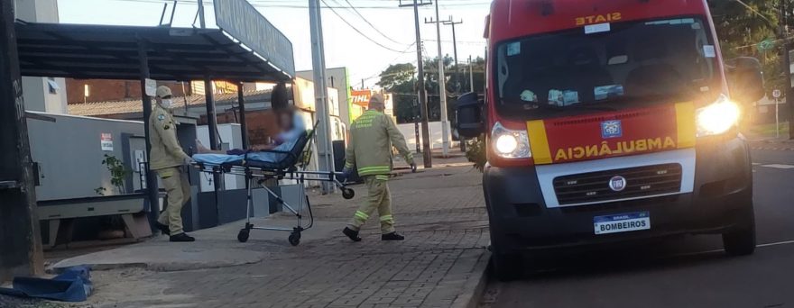 Idosa é socorrida após sofrer queda em residência na Avenida Piquiri