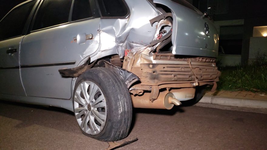 Batida entre carros é registrada na Rua Manaus no centro