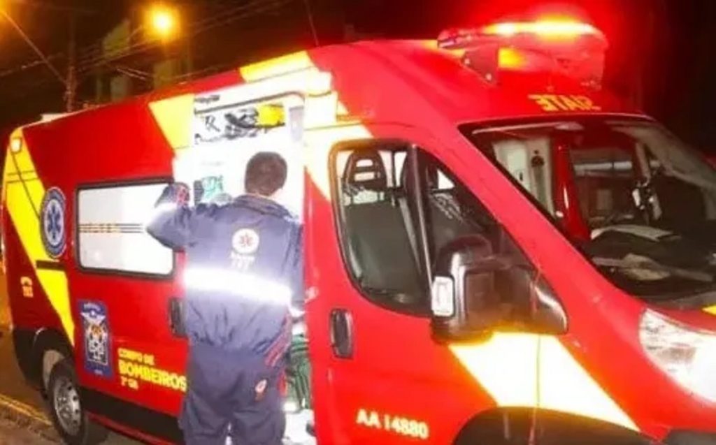 Motorista tenta escapar de abordagem da PM e capota carro em Ivaiporã