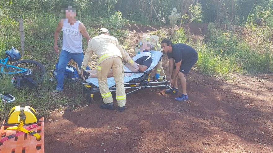 Homem fica ferido ao cair de bicicleta na pista de XCO na Rua Waldemar Casagrande