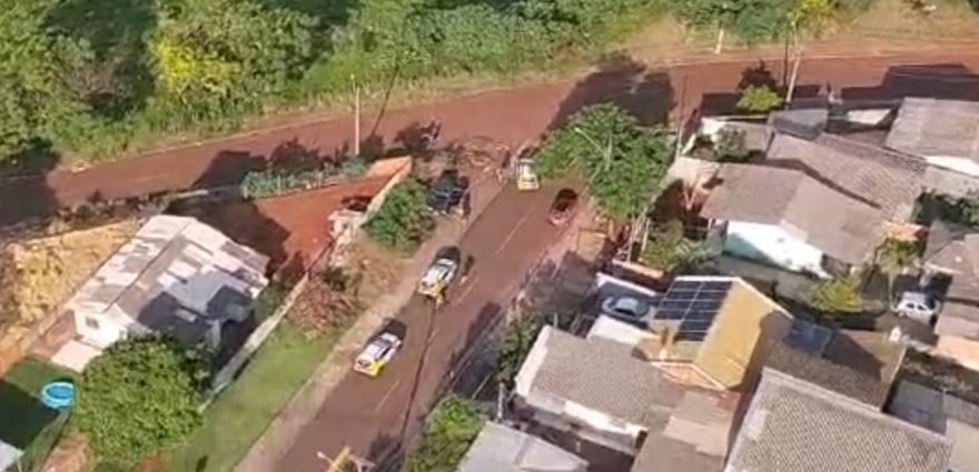 Imagens aéreas mostram PM recuperando Golf que estaria ocupado por indivíduos armados no Santa Cruz