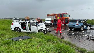 Grave acidente deixa uma pessoa morta e cinco gravemente feridas na BR-277, em Guarapuava