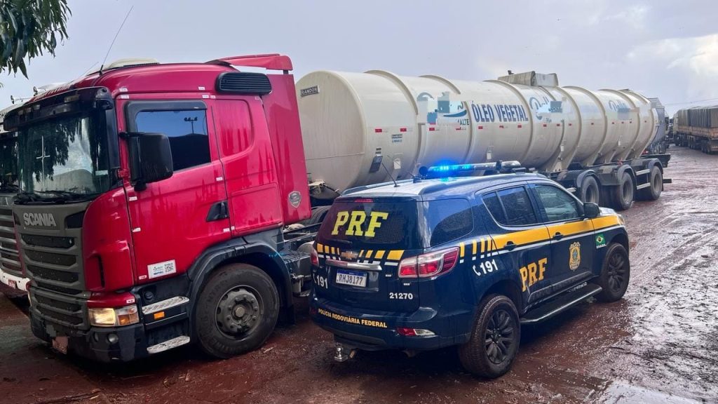 PRF recupera em Maringá carreta tomada de assalto em Santa Catarina