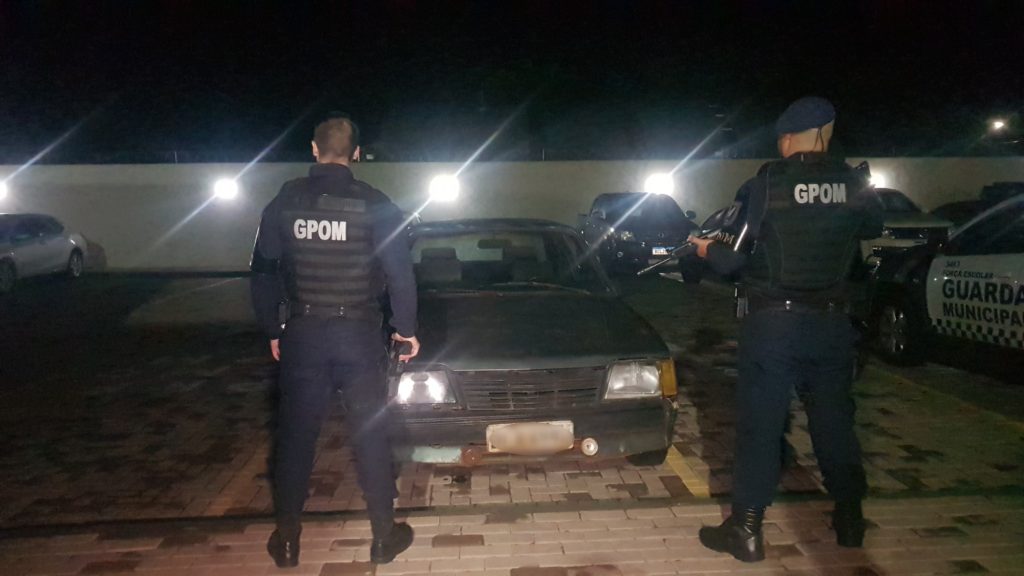 Monza furtado há quase um mês é localizado pela GPOM no Bairro Cascavel Velho