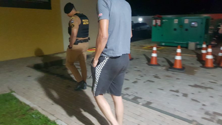 Homem é preso após ameaçar companheira com faca no Morumbi
