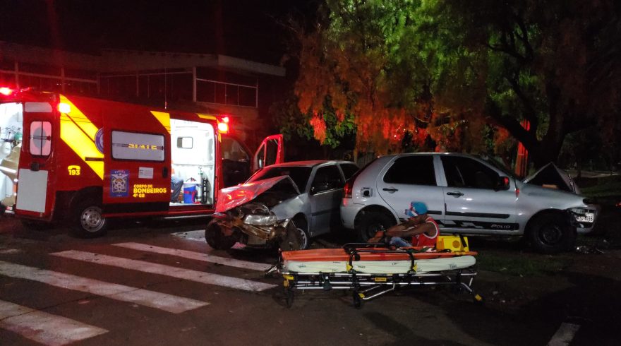 Forte colisão ente Gol e Pálio mobiliza Siate no bairro Morumbi