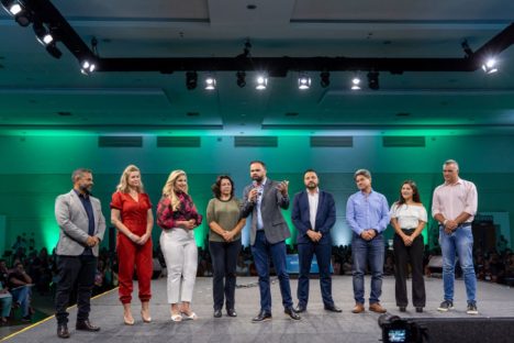 Educação promove seminário com mais de 2 mil diretores da rede para ampliar integração