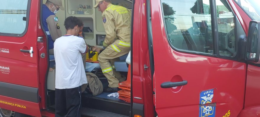 Duas pessoas ficam feridas em acidente com moto na Avenida Carlos Gomes