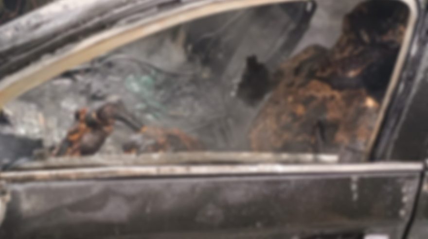Impressionante: vídeo mostra bandido carbonizado em carro durante assalto a mansão
